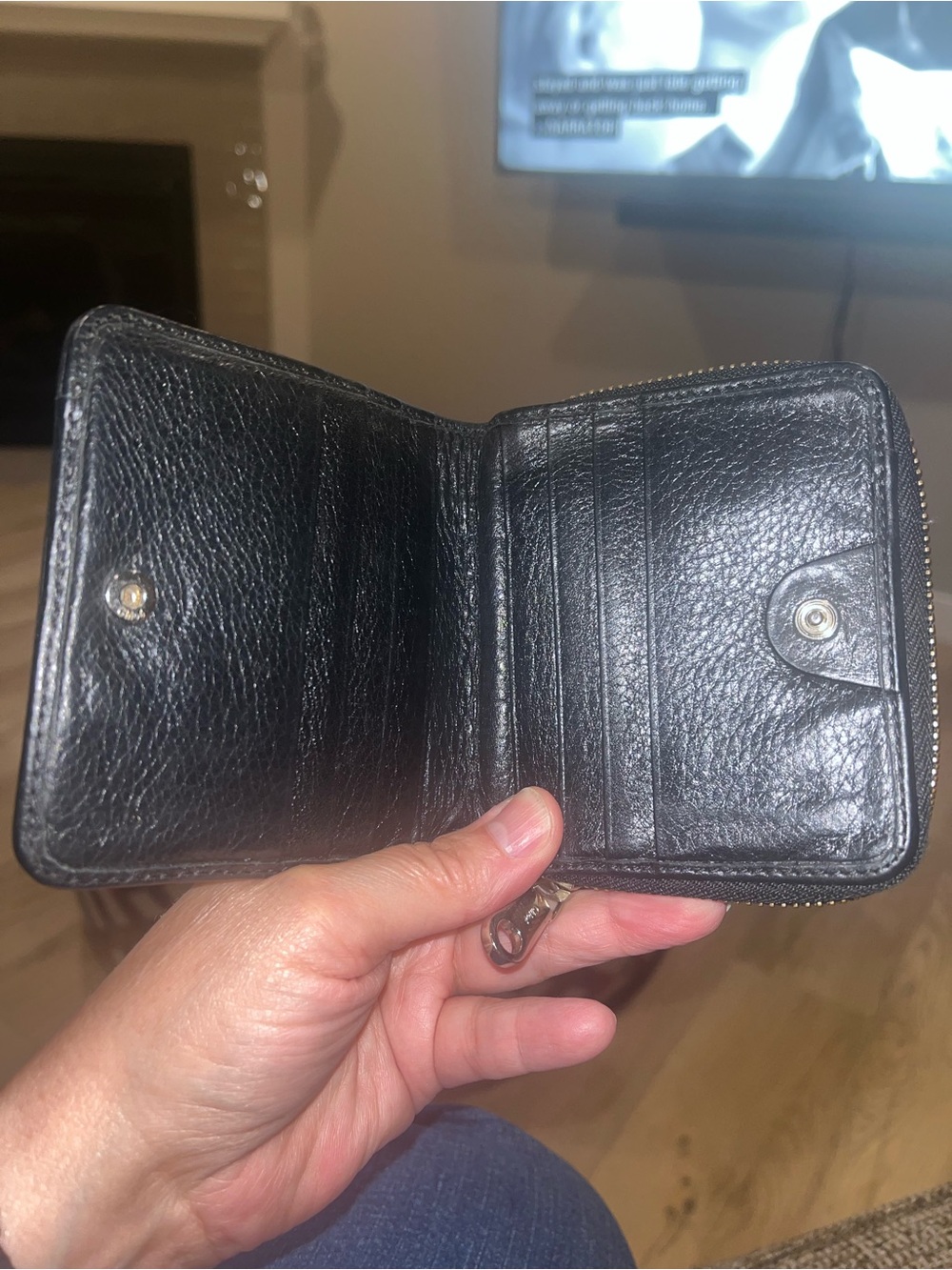 Chloe Bow Wallet - Picture 6 of 10
